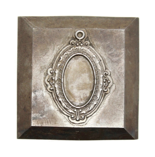 Picture of Impression Die Thin Waves Pendant