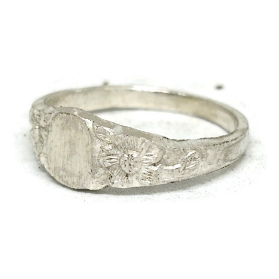 Picture of Sterling Silver Stamping Flower Signet Ring